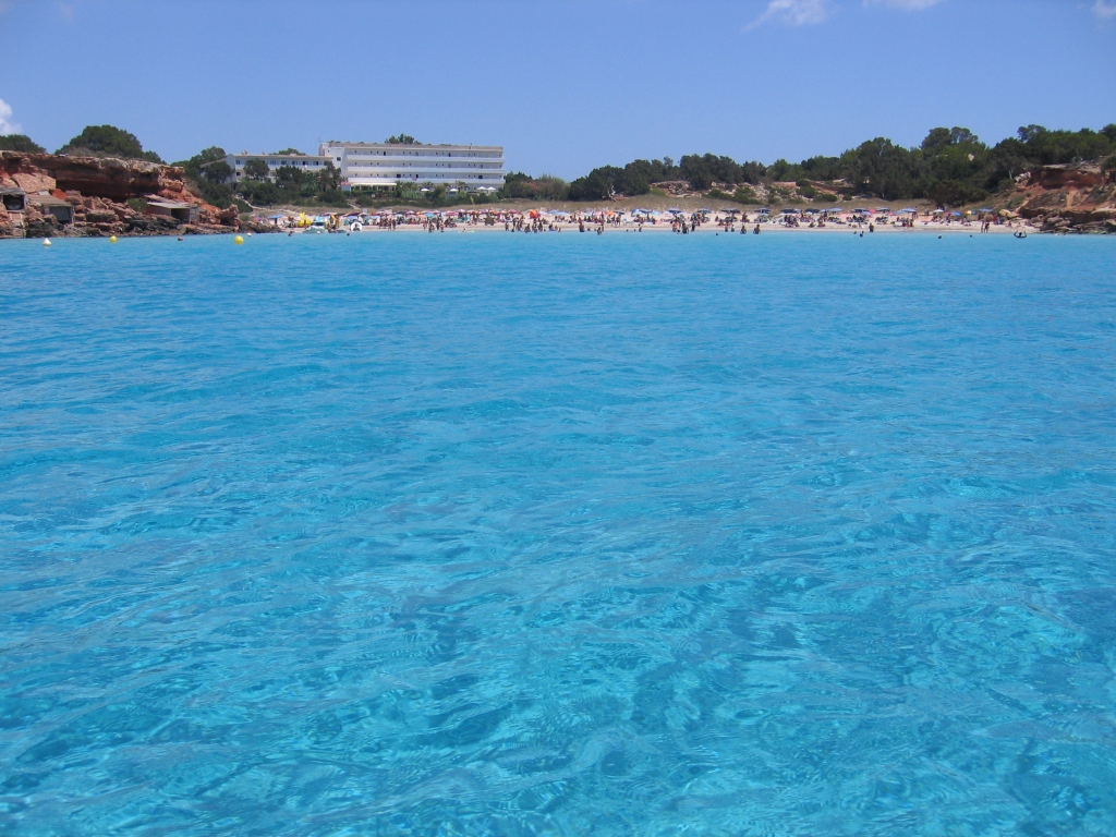 Cala Saona, Formentera, aguas claras y color especial.